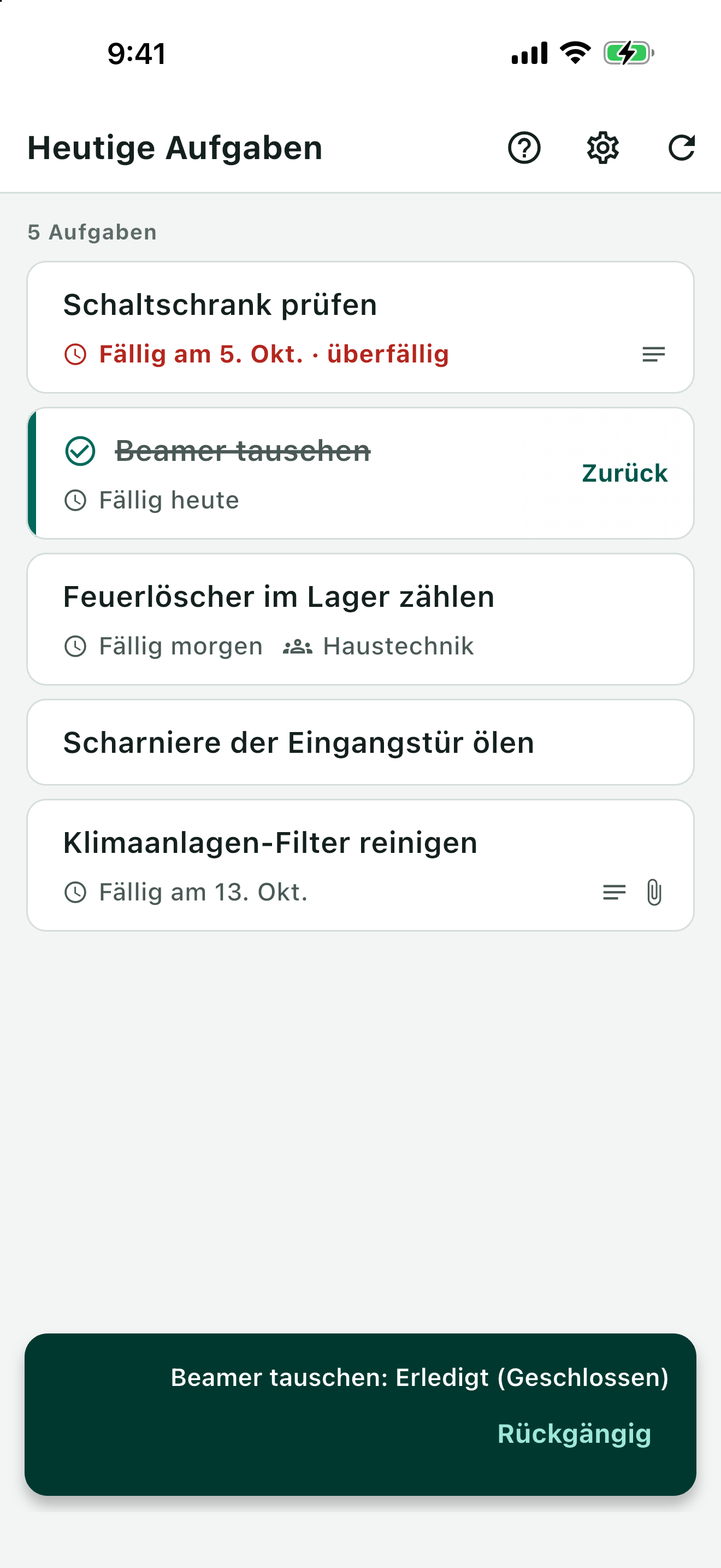 Abgeschlossene Aufgabe mit Häkchen und Schaltfläche zum Rückgängigmachen.